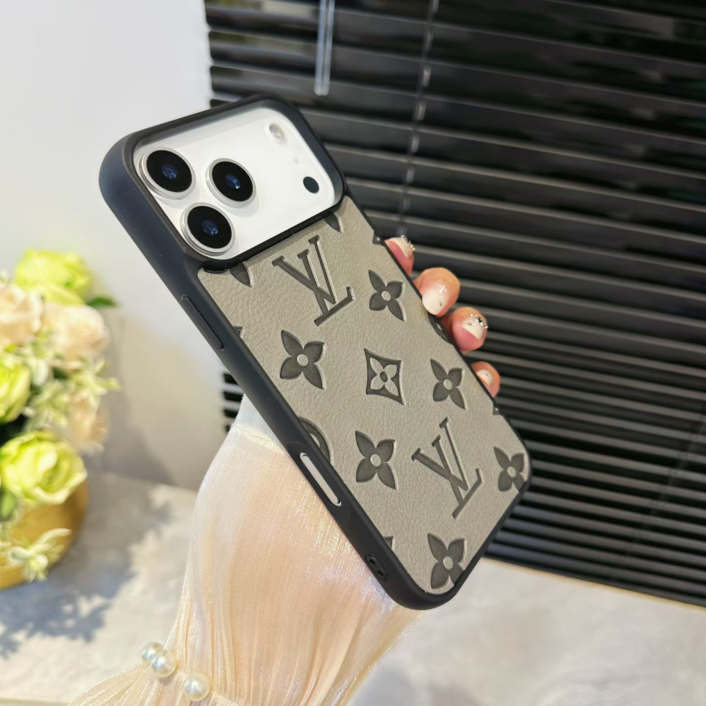 Louis V Luxury Phone Case For iPhone 12-17 Series